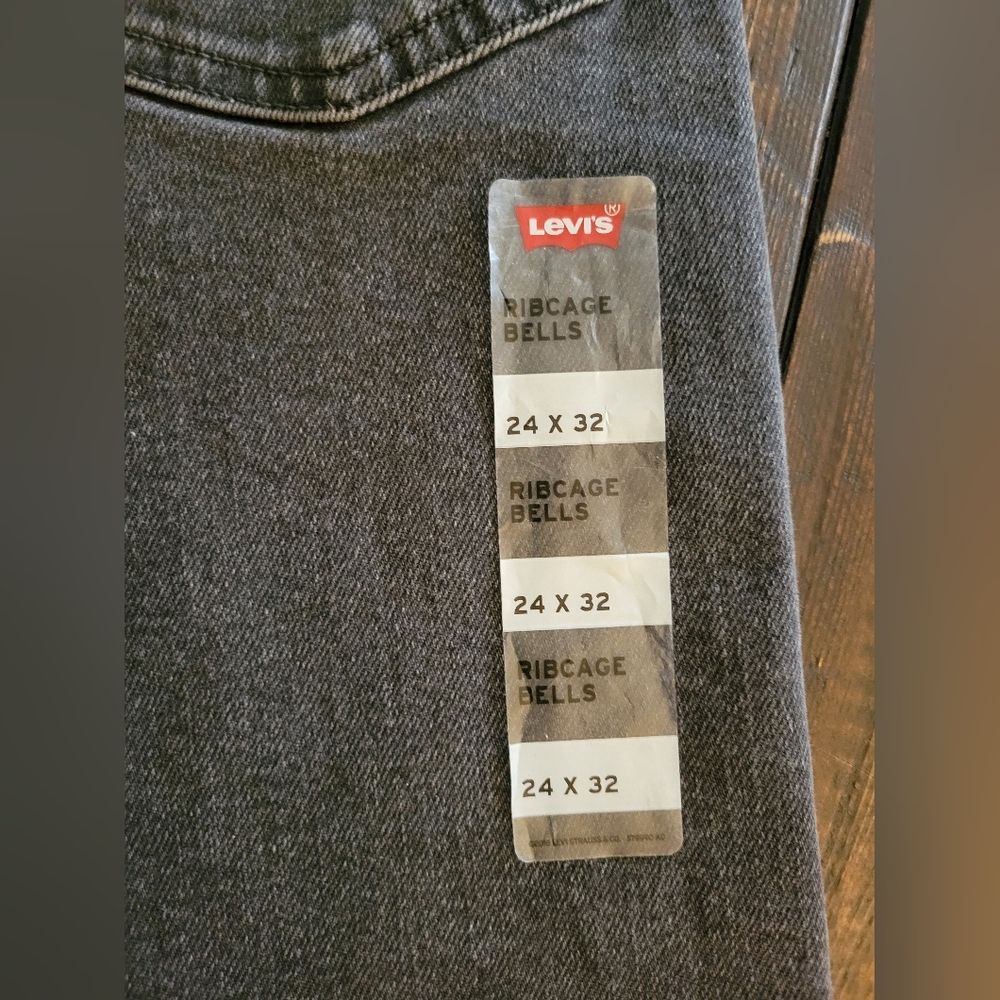 NEW NWT Levis Ribcage Bell Women's Jeans-On The Town Black: W24L32 - Picture 4 of 10